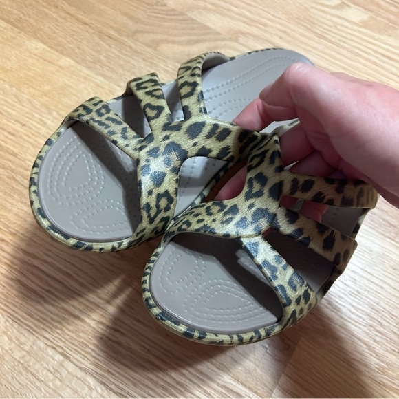 Crocs Sanrah Animal Print Wedge Sandals Sz 10 Women’s Cheetah Leopard - Picture 4 of 7